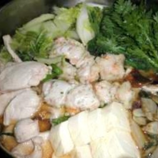 鶏むね肉と海老入りすり身団子鍋